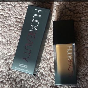 Huda beauty foundation